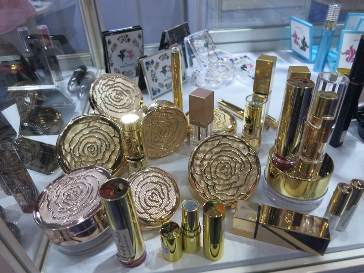 ASEANbeauty-gold-cosmetic-cases