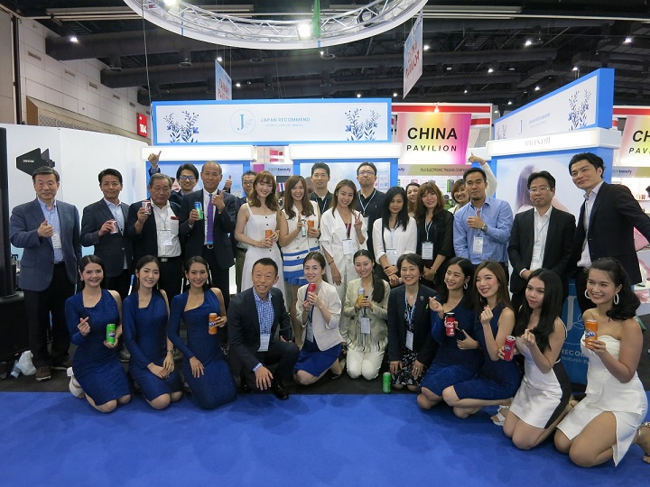 ASEANbeauty-JAPAN-RECOMMEND-booth-group-photo-last-day